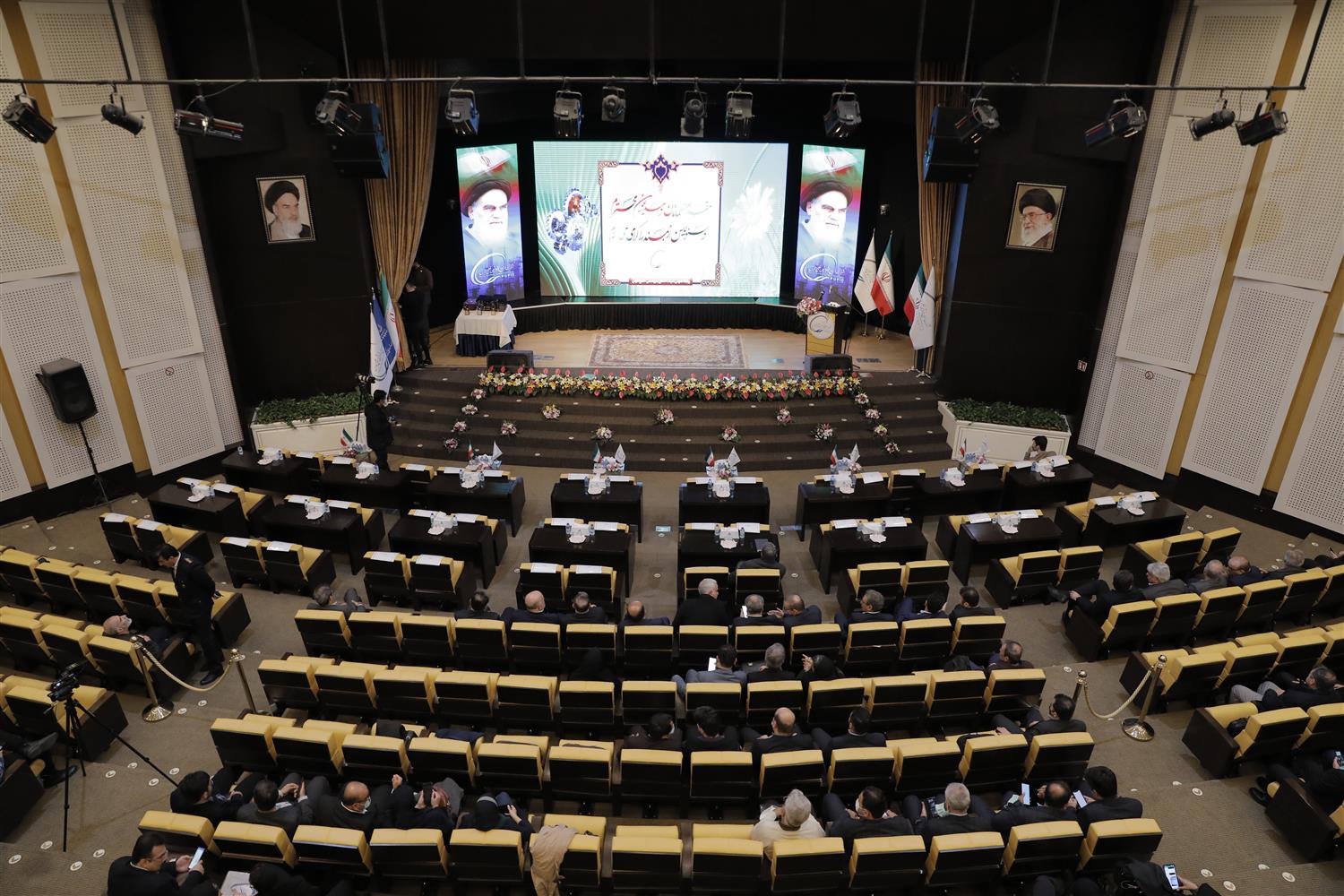 گالری عکس پتروفن 1401
